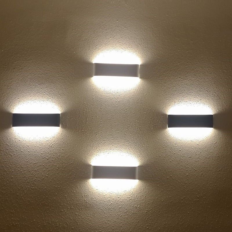 Modern Minimalist Wall Light: Sleek and Stylish