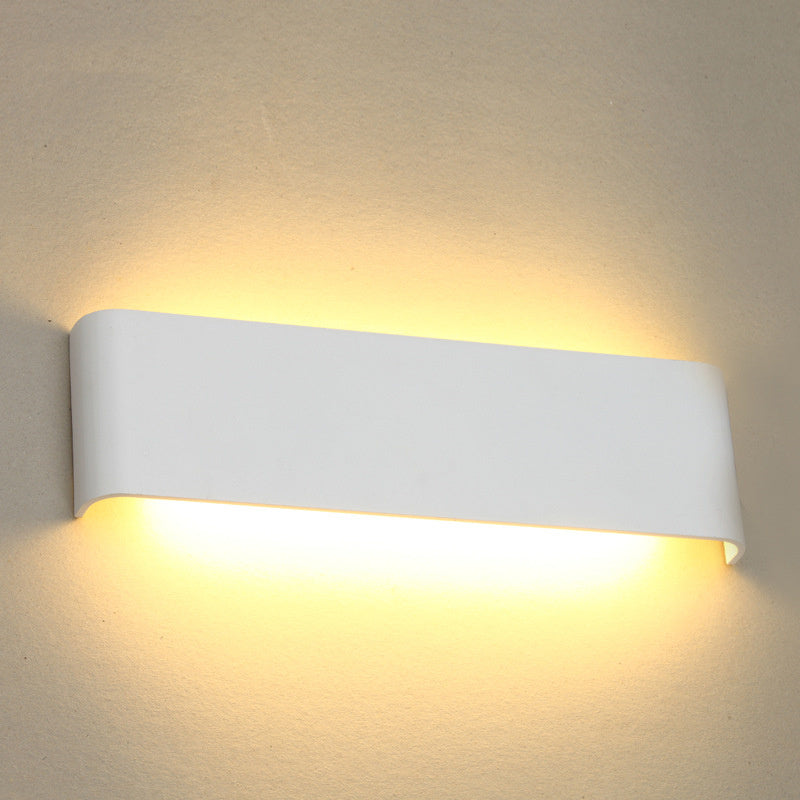 Modern Minimalist Wall Light: Sleek and Stylish